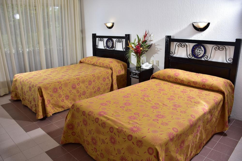 Hotel Plaza Palenque Esterno foto
