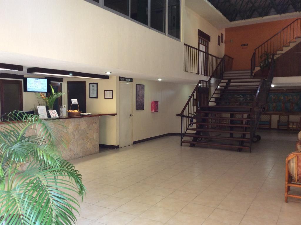 Hotel Plaza Palenque Esterno foto